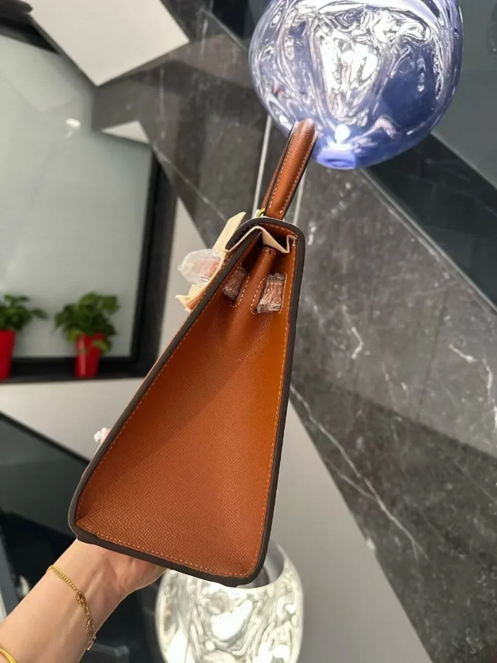 Classic Hermes Bag: A Stylish and Versatile Choice for Elegance